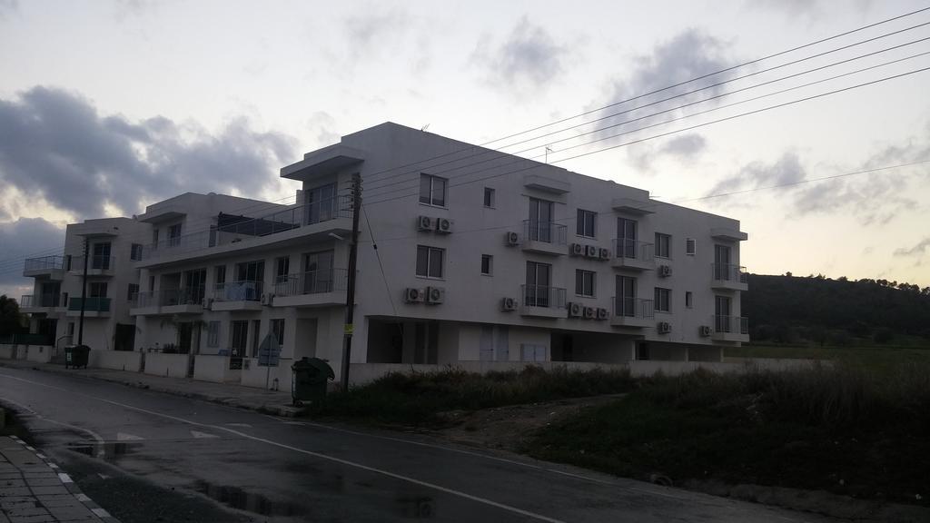 Palms Resort Apartments Alethriko ภายนอก รูปภาพ