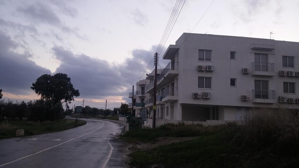 Palms Resort Apartments Alethriko ภายนอก รูปภาพ