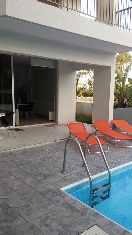 Palms Resort Apartments Alethriko ภายนอก รูปภาพ